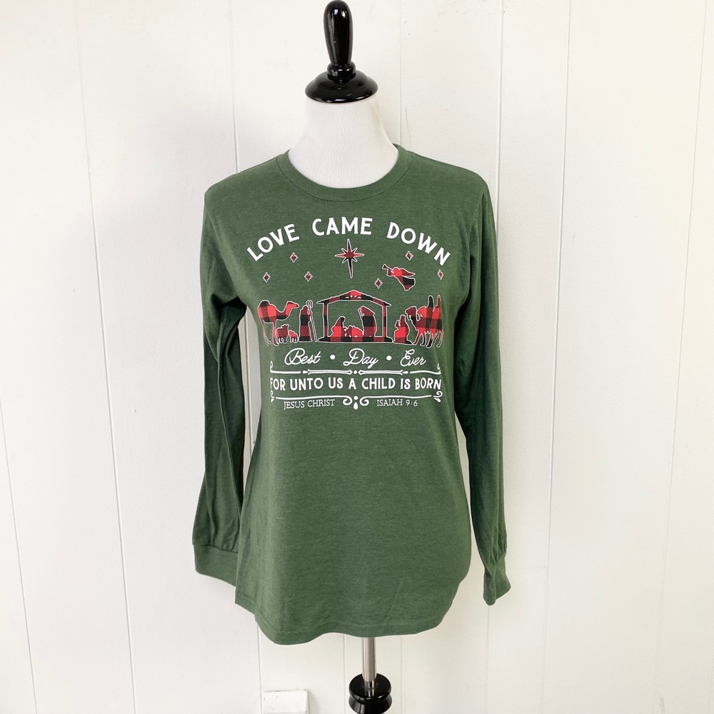 Love in Faith Love Came Down Nativity Green Long Sleeve Graphic Tee Size Small